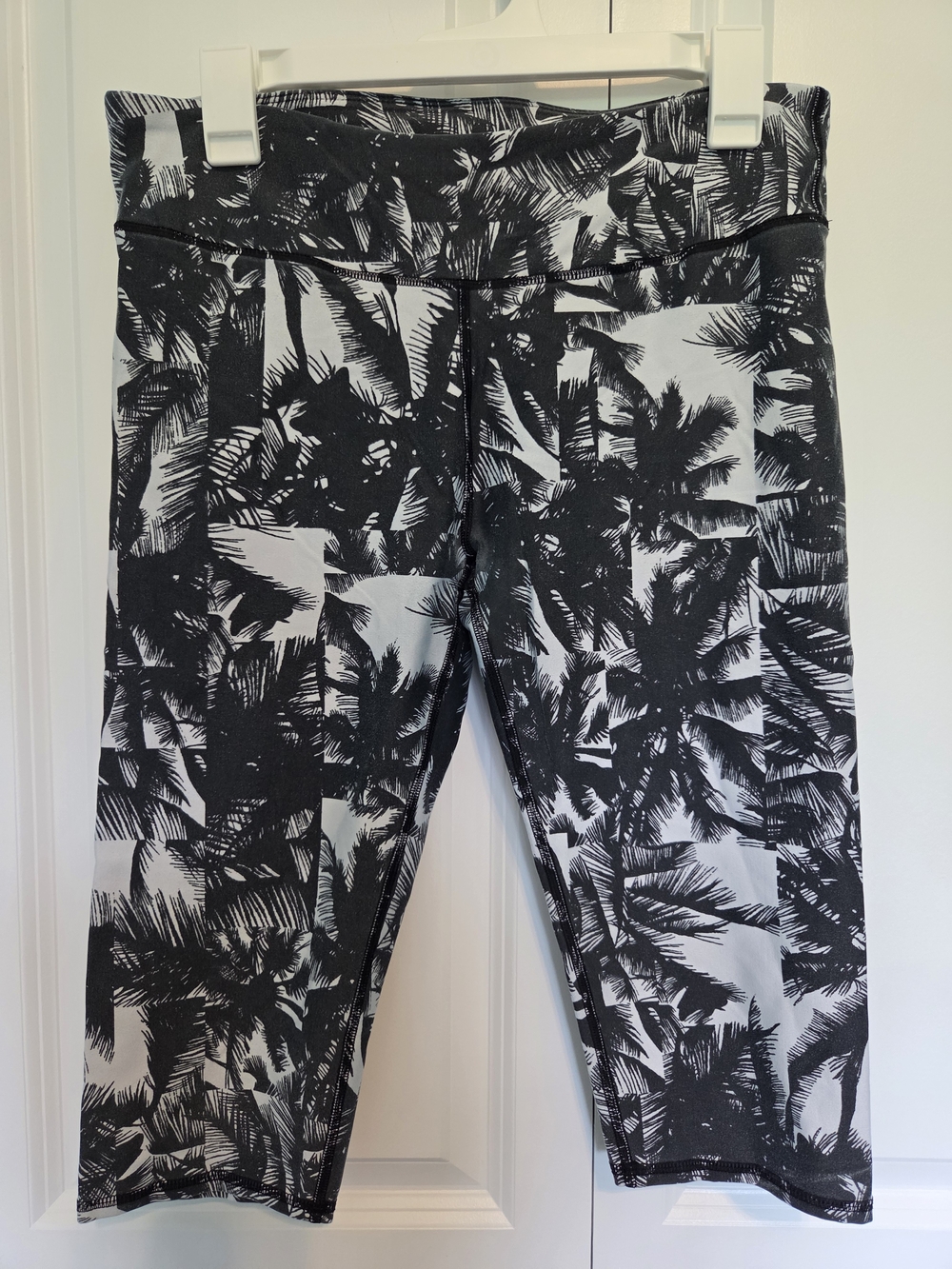 Fabletics Black & White Palm-Print Capri Leggings